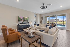Smart TV, stereo, printers - Golf Estates gated community. Enjoy luxurious living with lake view
 (Naples)