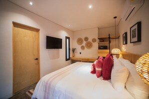 1 bedroom, in-room safe, iron/ironing board, free WiFi