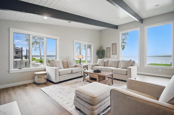 Smart TV, fireplace, table football, ping pong