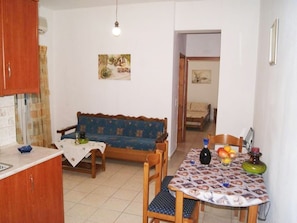 Apartamento, 1 quarto, sacada, vista para a montanha | Área de estar