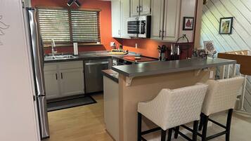 Coffee/tea maker, fridge, microwave, oven