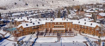 Cozy 2 bd/2 ba Condo w/ dual decks minutes from town & slopes!