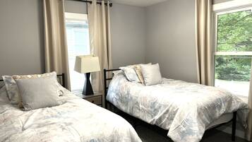 5 habitaciones, tabla de planchar con plancha, wifi y ropa de cama