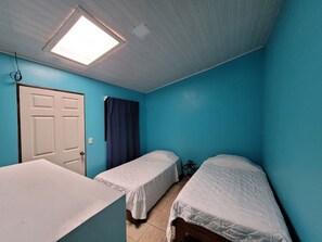 4 bedrooms, bed sheets - Hostel A lo Tico (Monte Verde)