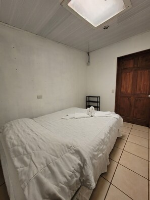 4 bedrooms, bed sheets - Hostel A lo Tico (Monte Verde)