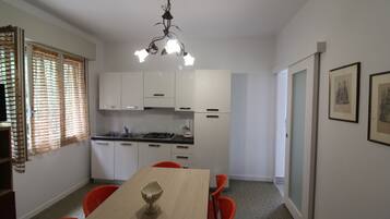 Villa, 3 Bedrooms, Terrace, Garden View | Dining room