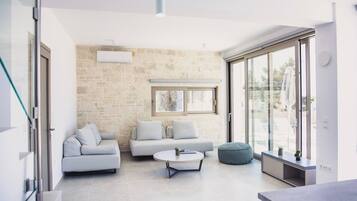 Villa, 4 slaapkamers, balkon, uitzicht op tuin | Woonruimte