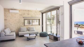 Villa, 4 slaapkamers, balkon, uitzicht op tuin | Woonruimte