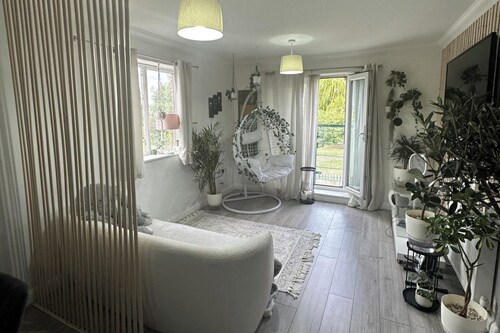 Mi Casa Sleeps 4 with Park Views