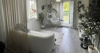 Mi Casa Sleeps 4 with Park Views