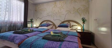 1 dormitorio, tabla de planchar con plancha, cuna de viaje y wifi