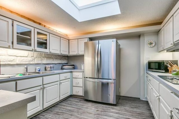 Frigorífic, microones, forn i placa de cuina