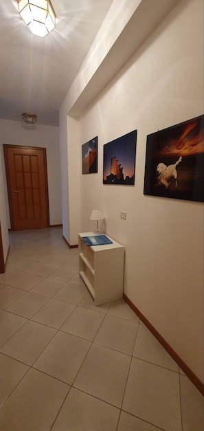 Apartment, 1 Bedroom, Balcony | Hallway