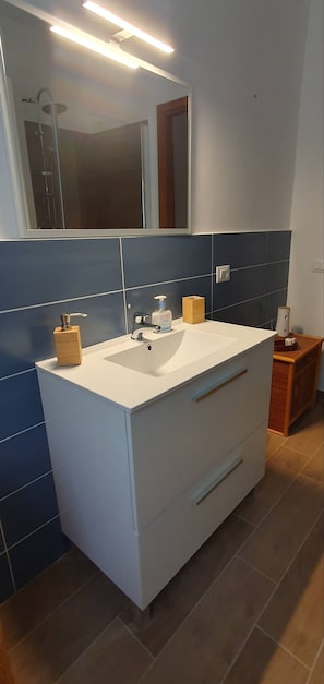 Appartement, 1 slaapkamer, balkon | Badkamervoorzieningen