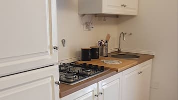 Apartment, 1 Bedroom, Balcony | Dining room