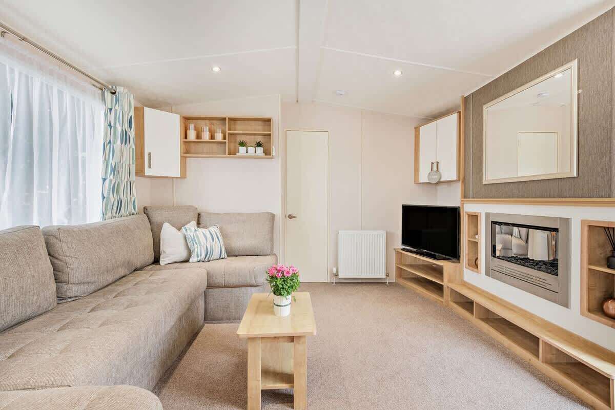 Maple Brook Lodge- Modern Lodge With Deck Near New Forest & Beach - New Milton