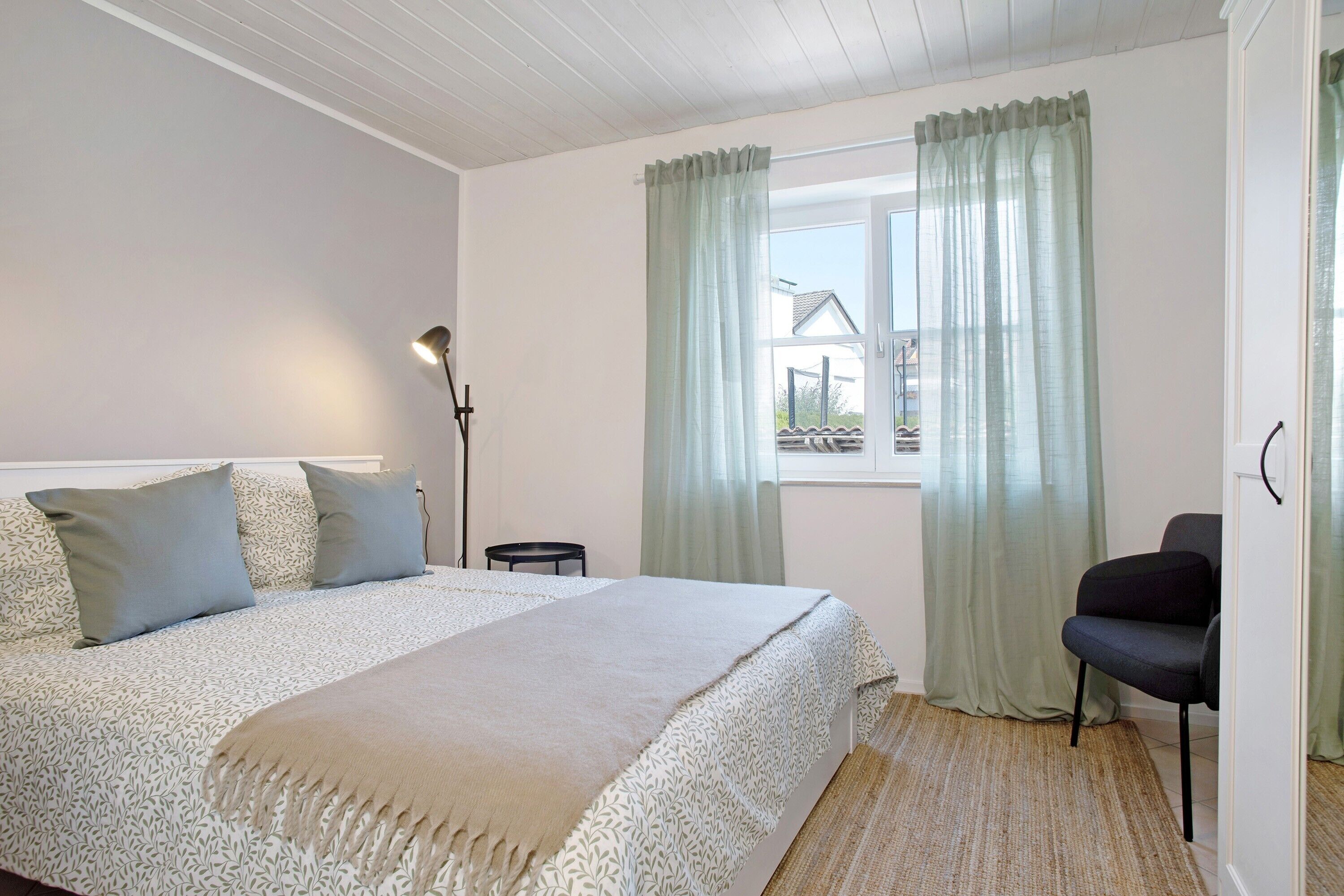 1 slaapkamer, een strijkplank/strijkijzer, gratis wifi, beddengoed