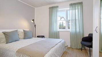 1 slaapkamer, een strijkplank/strijkijzer, gratis wifi, beddengoed