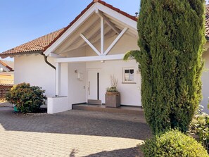 Exterior - Apartment 'Karlotta' with Private Terrace and Wi-Fi (Eriskirch)