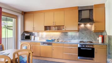 KĂŒhlschrank, Mikrowelle, Ofen, Herdplatte