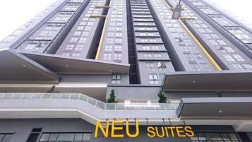 Vista frontal de la propiedad