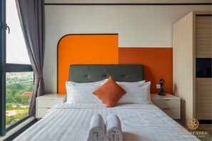 1 bedroom, hypo-allergenic bedding, desk, blackout curtains