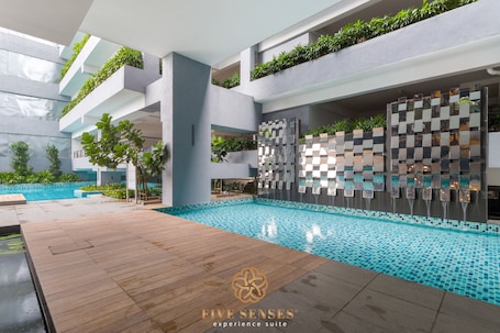 Outdoor pool. Neu Suites Residence Kuala Lumpur, Roam