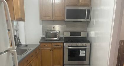 Budget Smart, Tranquil, stylish & practical furnished apartment away from home