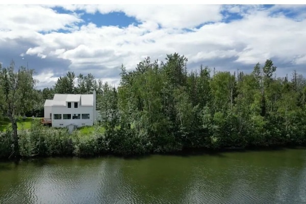 Look at all that lakefront privacy!