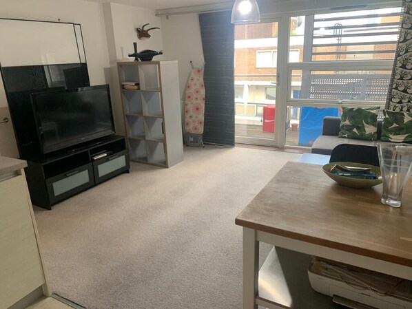 Leilighet, 1 soverom, peis | Oppholdsrom