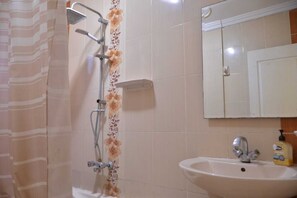 Apartment, 3 Bedrooms, Smoking, Balcony | Bathroom - Charming 3-bedroom Apartment in Alexandria With City View (Alexandria)