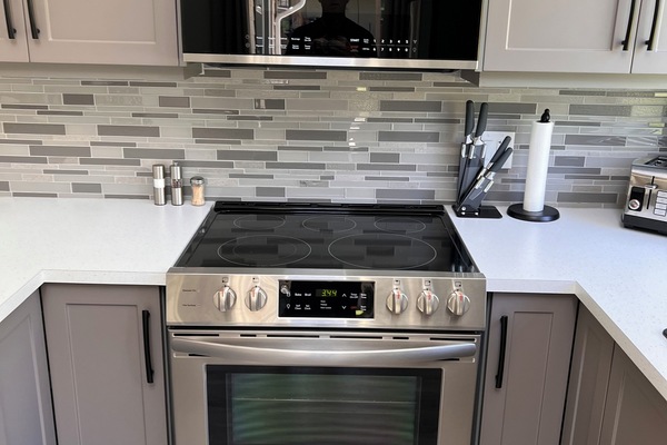 Frigorífic, microones, forn i placa de cuina