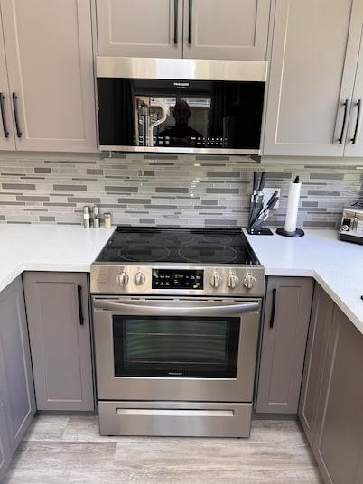 New, Quiet, and Bright private detached house with AC.