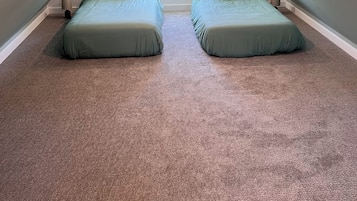 2 bedrooms, iron/ironing board, travel cot, free WiFi