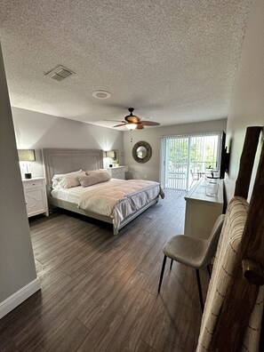 4 室のベッドルーム、アイロン / アイロン台、WiFi、ベッドシーツ