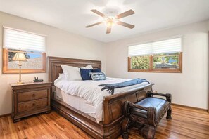 3 Schlafzimmer, Schreibtisch, Reisekinderbett, WLAN