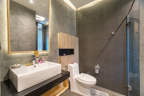 Business-lejlighed | Badeværelse | Gratis toiletartikler, Sæbe, Shampoo, Toiletpapir