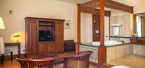 Panoramic Studio Suite | Minibar, in-room safe, desk, laptop workspace - Regency by Galle Face Hotel (Colombo)