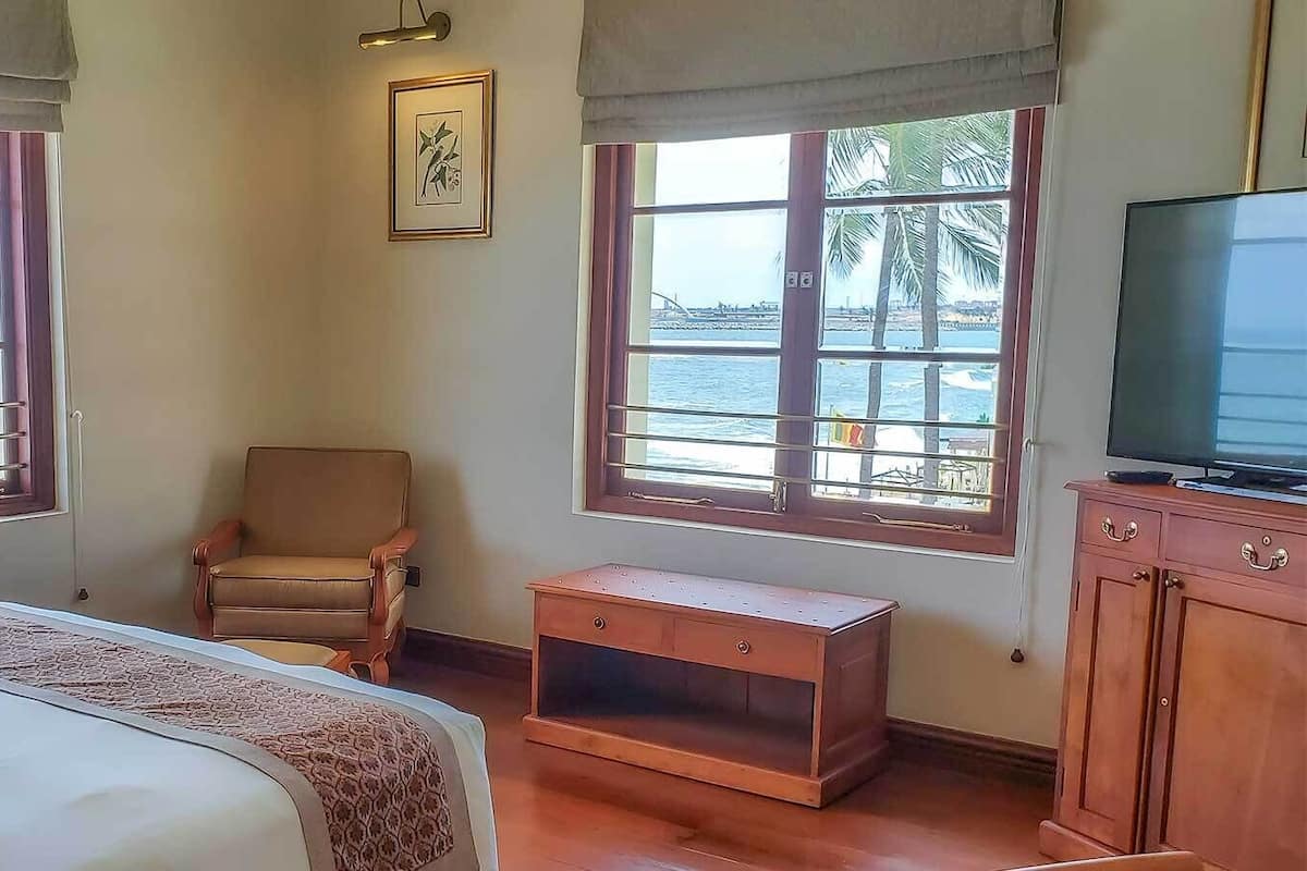 Junior Studio Suite | 1 bedroom, minibar, in-room safe, desk