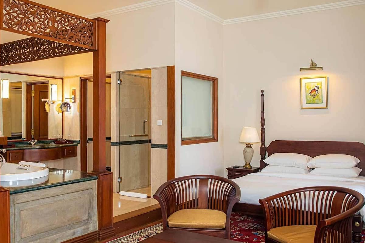 Panoramic Studio Suite | Minibar, in-room safe, desk, laptop workspace