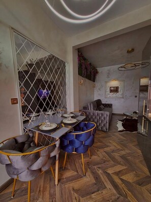 Apartamento, 1 quarto, acessível, vista para a cidade | Opções para refeição