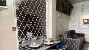 Dining - The Royalty Apartment old Town Center (Bucharest)