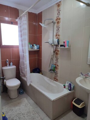 Bathroom - Females Only Host Is Woman Citycenter Near All (Alexandria)