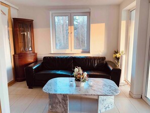 Departamento, 4 habitaciones, balcón | Área de sala de estar