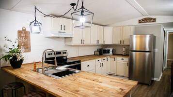 Refrigerador, microondas, horno, placa de cocina