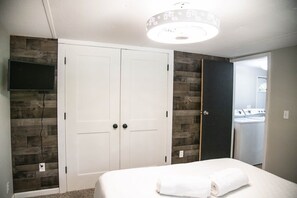 2 habitaciones, tabla de planchar con plancha, wifi y ropa de cama 