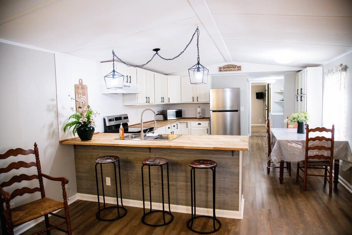 Kylskåp, mikrovågsugn, ugn och spishäll