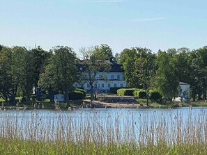 Apartment, 5 Bedrooms, Terrace | Property grounds