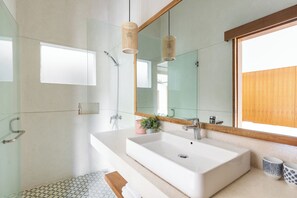 Villa, 3 chambres, fumeurs, piscine privée | Salle de bain