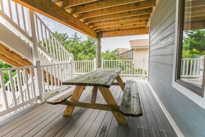 Outdoor dining - Beach Dreams Sandbridge (Virginia Beach)